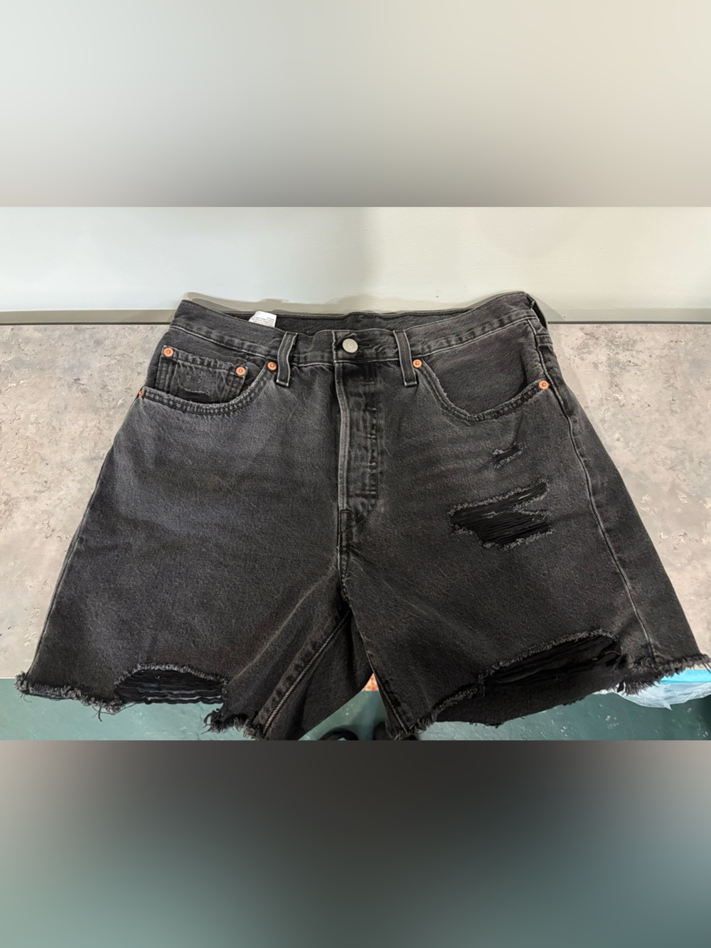Levi's Mid-Thigh Shorts